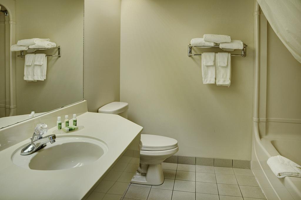 Lakeview Inns & Suites - Brandon Ngoại thất bức ảnh